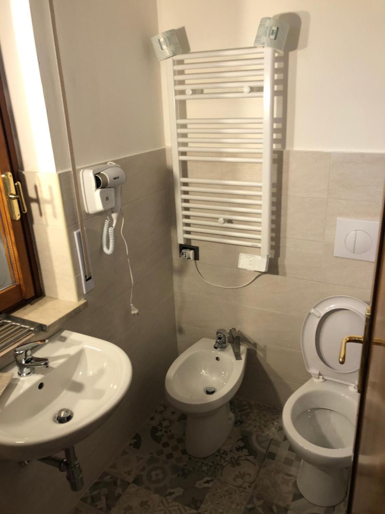Moon River Guest House เปสการา ภายนอก รูปภาพ